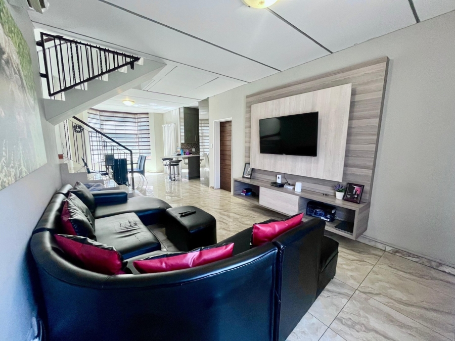 To Let 3 Bedroom Property for Rent in Waterval East North West